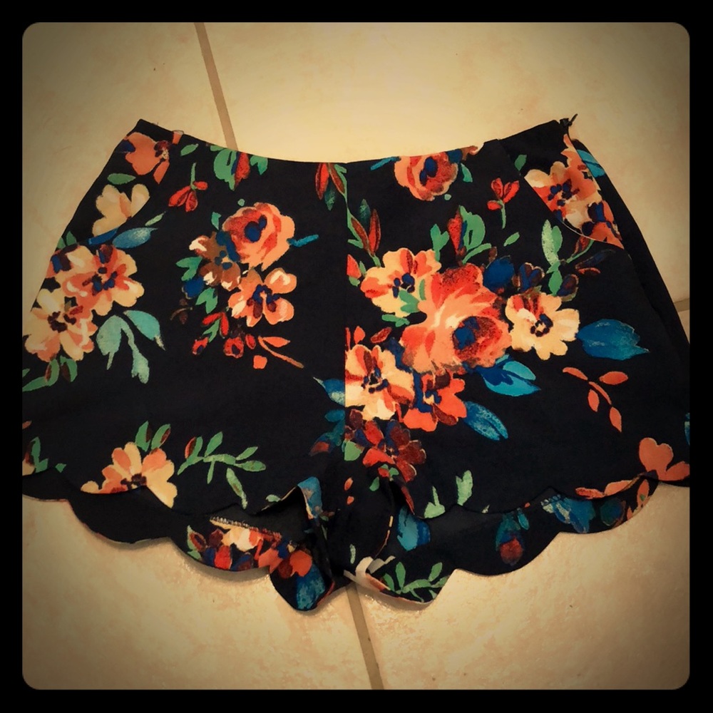 Super cute dressy shorts.